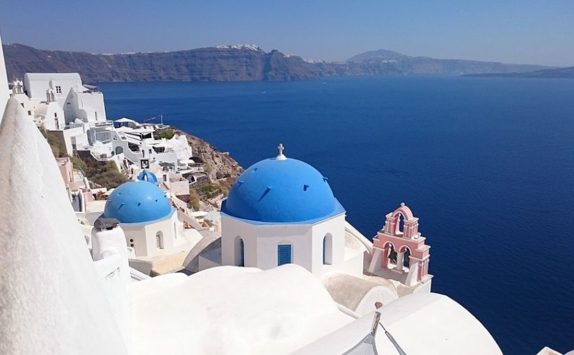 What can you do in Santorini during your vacation